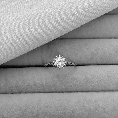 ANEL SOLITÁRIO CRISTAL G