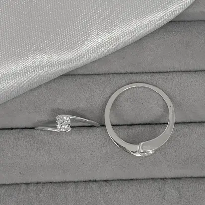 ANEL SOLITÁRIO ARO CRUZADO ZIRCONIA CRISTAL