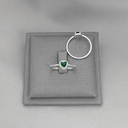 ANEL CORAÇÃO CRAVEJADO VERDE