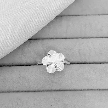 ANEL FLOR DETALHADO ABAULADO