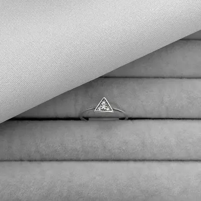 ANEL TRIANGULO ZIRC