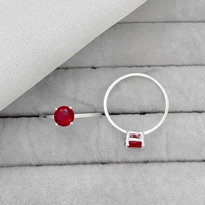 ANEL SOLITARIO ZIRC VERMELHO