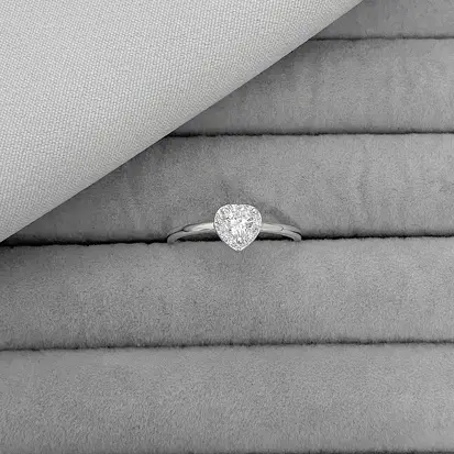 ANEL CRAVEJADO ZIRCONIA CORAÇÃO CRISTAL