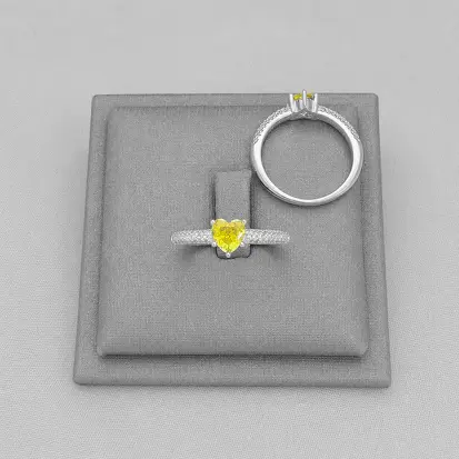ANEL CORAÇÃO CRAVEJADO AMARELO