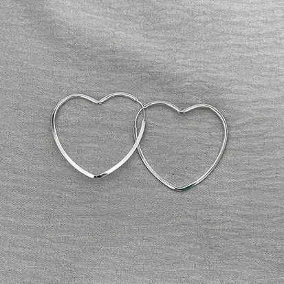 ARGOLA CORAÇAO FIO CHANFRADO 4,3CM 2MM