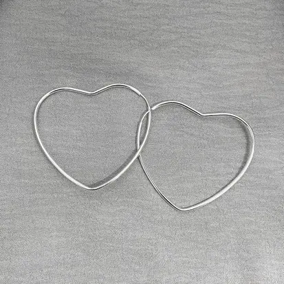 ARGOLA CORAÇAO FIO REDONDO 5,5CM