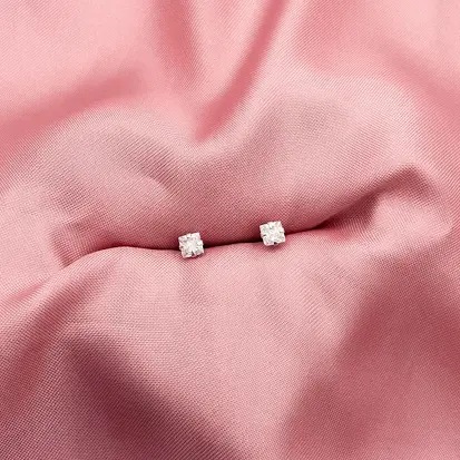 BRINCO ZIRCONIA QUADRADA 4MM