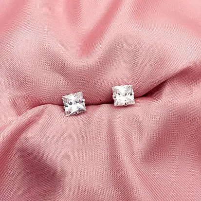 BRINCO ZIRCONIA QUADRADA 8MM