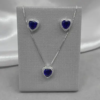 CONJUNTO CORAÇÃO ZIRCÔNIA AZUL DETALHE CRAV