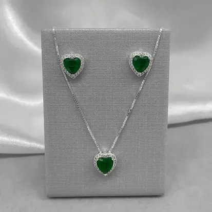 CONJUNTO CORAÇÃO ZIRCÔNIA VERDE DETALHE CRAV