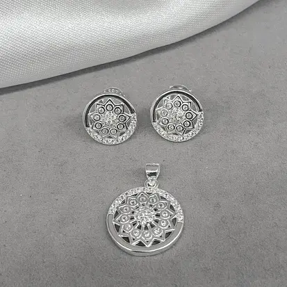 CONJUNTO BRINCO E PG MANDALA CRAVEJADA