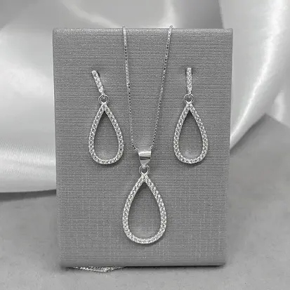 CONJUNTO GOTA VAZADA CRAVEJADO