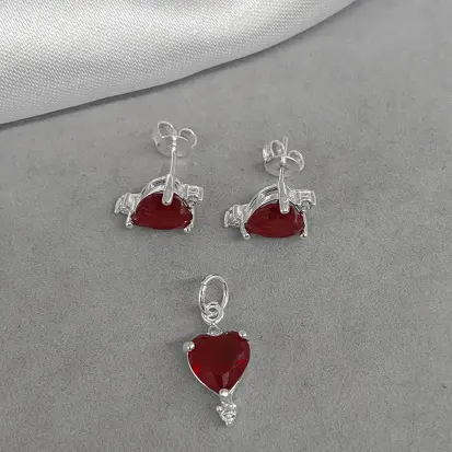 CONJUNTO CORAÇÃO VERMELHO ZIRCONIA PONTAS