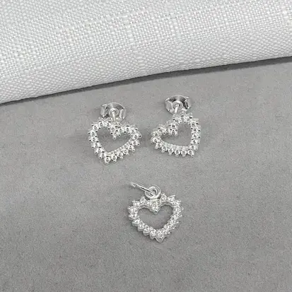 CONJUNTO CORAÇÃO VAZADO CRAVEJADO
