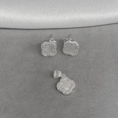 CONJUNTO VAN CLEEF MADREPEROLA CRAVEJADO