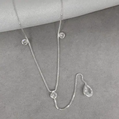 GARGANTILHA GRAVATA 5 ZIRCONIAS FIXAS 1 GOTA PENDURADA