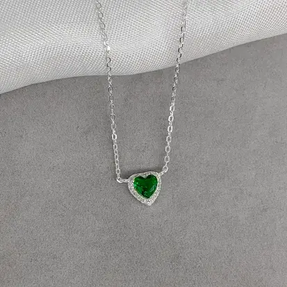 GARGANTILHA CORAÇAO VERDE CRAVEJ