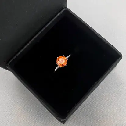 ANEL SOLITARIO MOISSANITE LARANJA 6MM RODIO