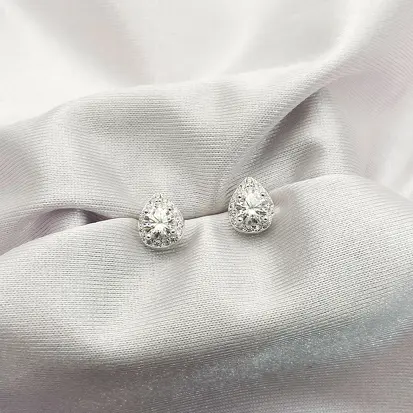 BRINCO GOTA CRAVEJADO MOISSANITE 5MM