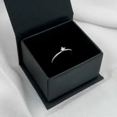 ANEL SOLITÁRIO MOISSANITE 3MM CRAVEJADO