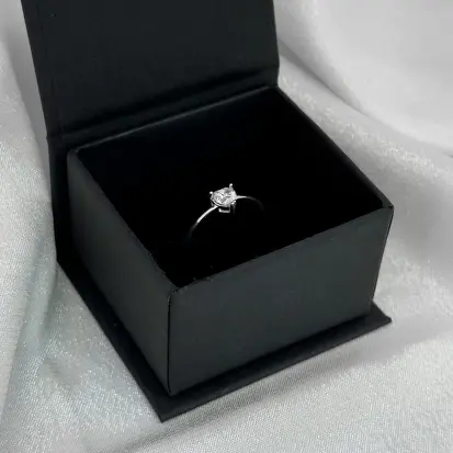 ANEL SOLITÁRIO CORAÇÃO MOISSANITE 5MM