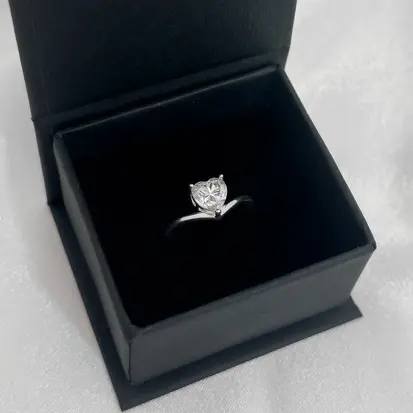 ANEL SOLITÁRIO CORAÇÃO MOISSANITE 7MM