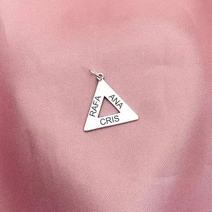 PINGENTE TRIÂNGULO PERSONALIZADO