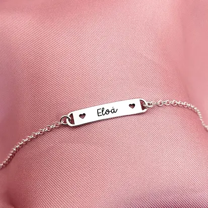 PULSEIRA INFANTIL PLAQUINHA CORAÇÕES NOME