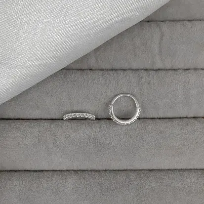 PIERCING CRAVEJADO LATERAL DETALHADA 10MM