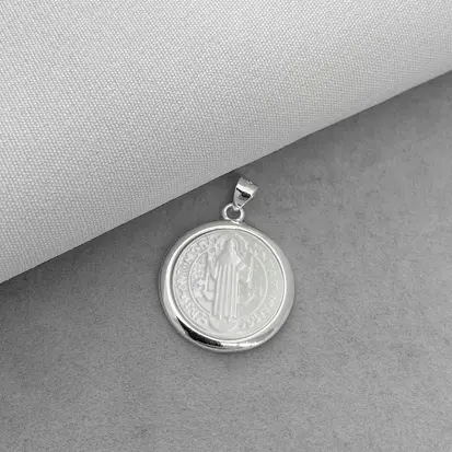 PINGENTE MEDALHA SAO BENTO MADREPEROLA
