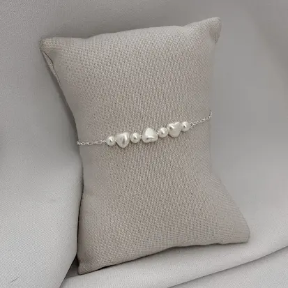 PULSEIRA 3 CORAÇÕES 4 BOLINHAS PÉROLA
