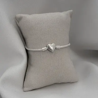 PULSEIRA PANDORA CORAÇÃO LISO DE LADO ESCRITO 19-20