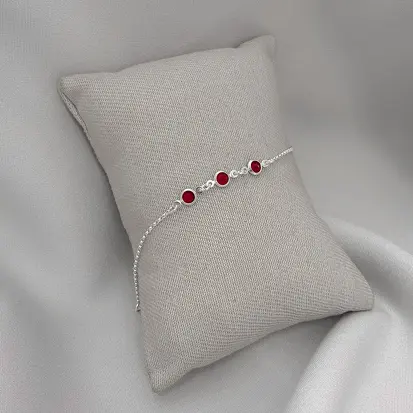 PULSEIRA INFANTIL 3 ZIRCÔNIAS FIXA VERMELHAS