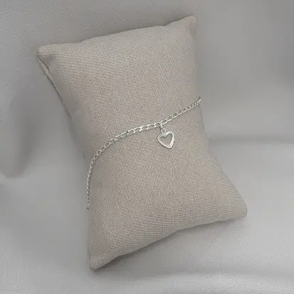 PULSEIRA INFANTIL CORAÇÃO VAZADO PENDURADO